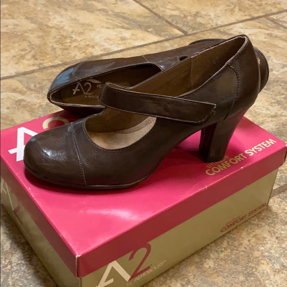 Brand New Aerosoles Mary Jane Brown shoes, size 8